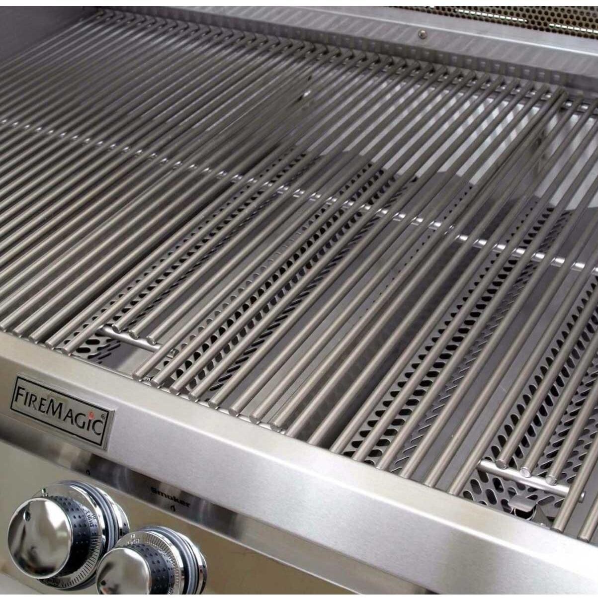 Fire Magic Aurora A830i Natural Gas And Charcoal Combo Built-In Grill - Close Up thumbnail