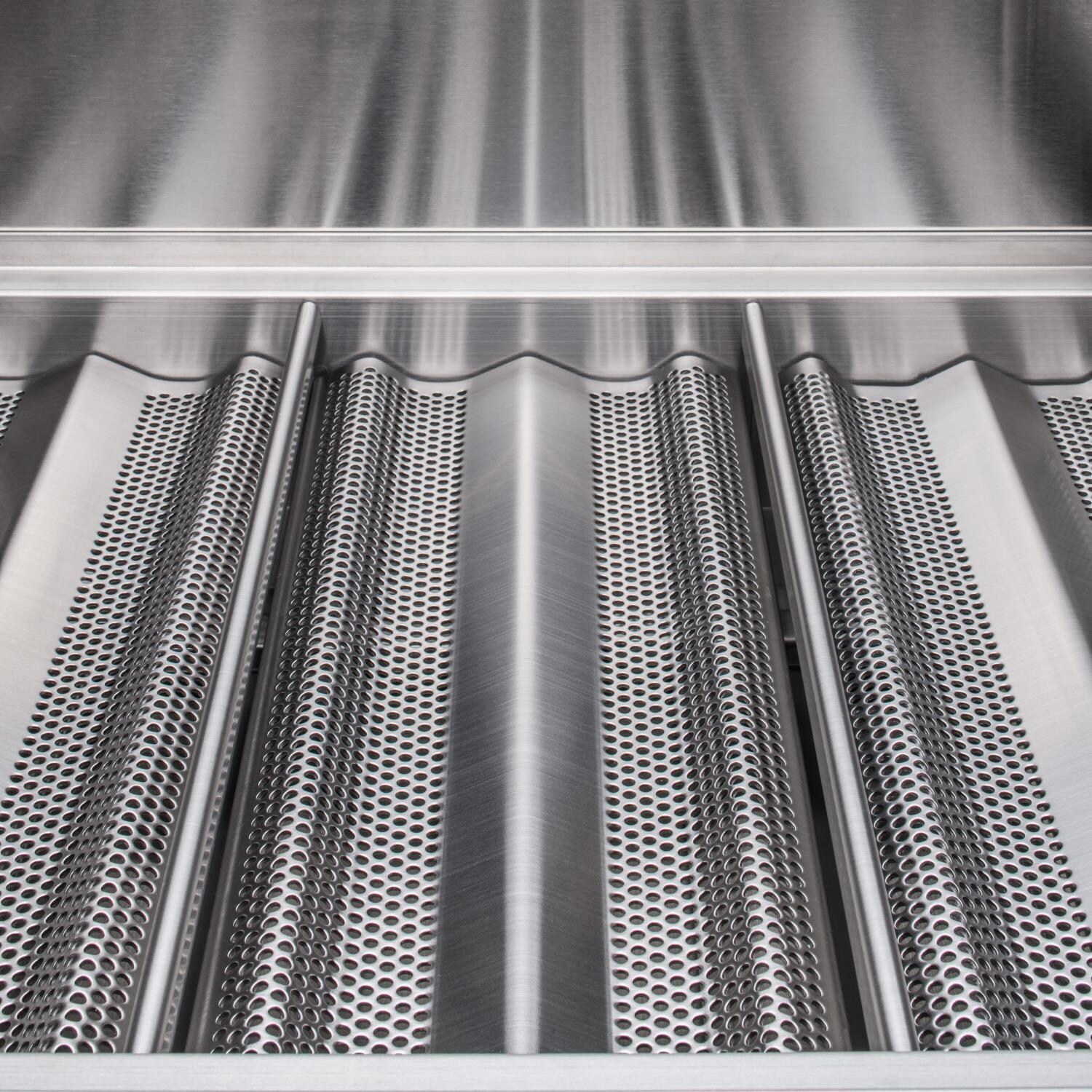 Blaze BLZ-4LBM-NG Prelude LBM 32-Inch 4-Burner Built-In Natural Gas Grill - Stainless Steel Flame Tamers - Detail thumbnail