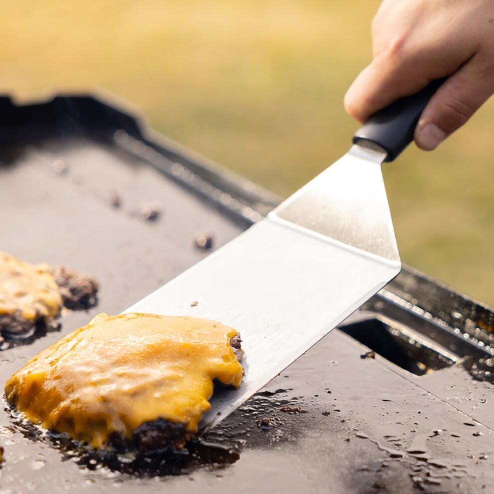 Camp Chef BGSET6 3 Pc Smashed Burger Kit - Spatula Flipping Cheese Burger - Detail thumbnail