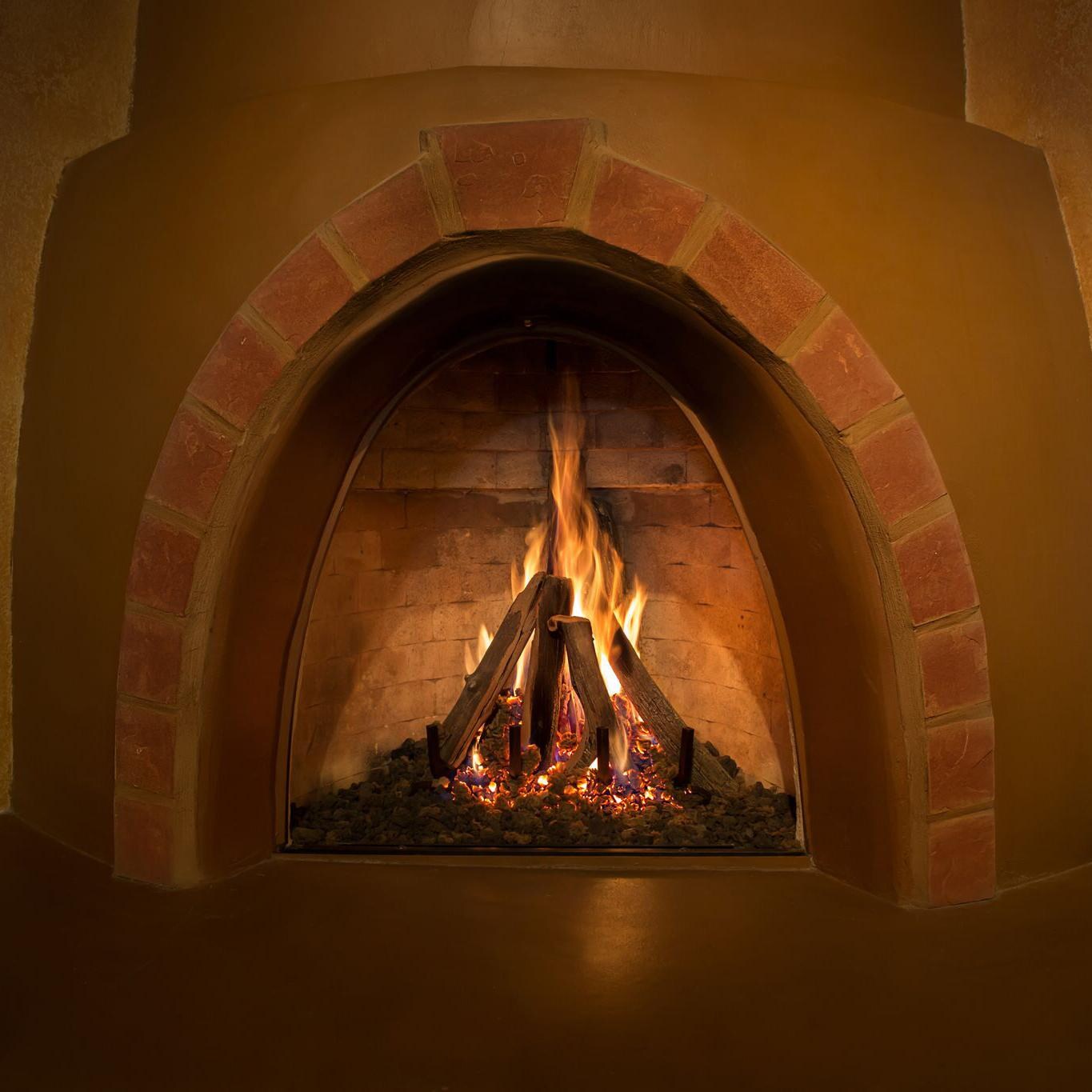 Grand Canyon 24-Inch Arizona Juniper Vented Natural Gas Log Set W/ Kiva Burner - Lifestyle thumbnail