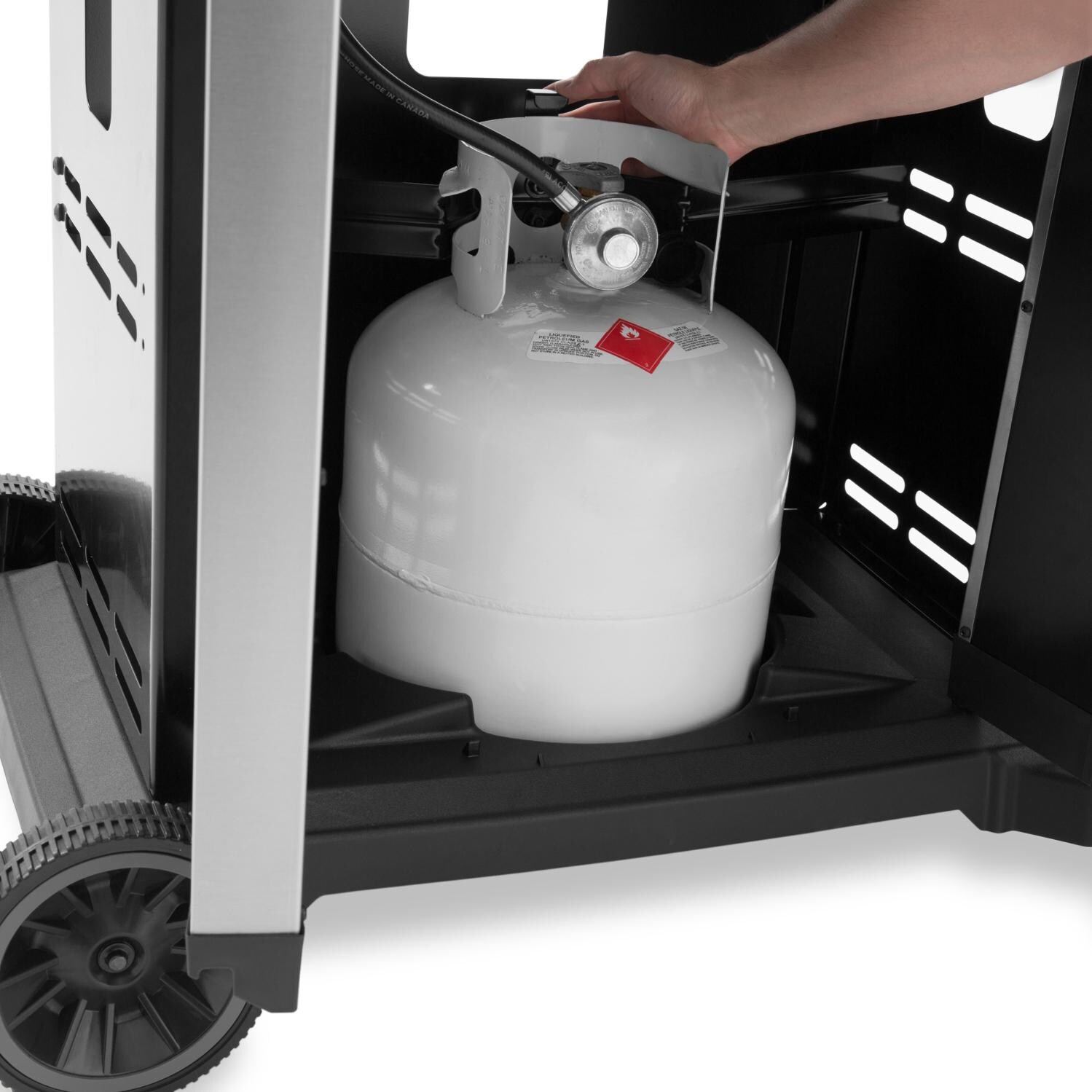 Broil King Signet 90 3-Burner Freestanding Gas Grill - Propane Tank Connection (Does Not Included Propane Tank) thumbnail