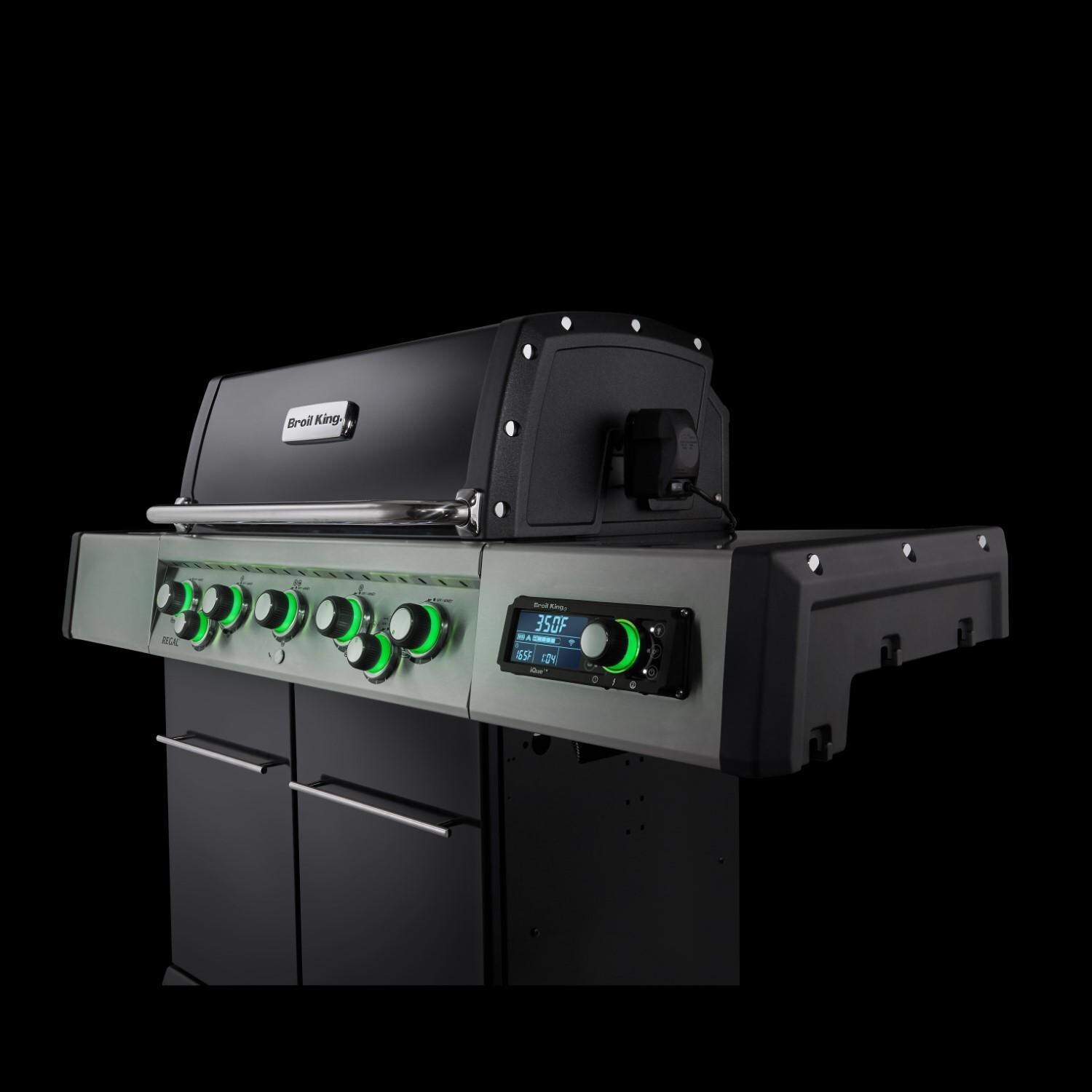 Broil King 688244 Regal Q 590 Pro IR Propane Grill - Glamour Green Knobs - Detail thumbnail