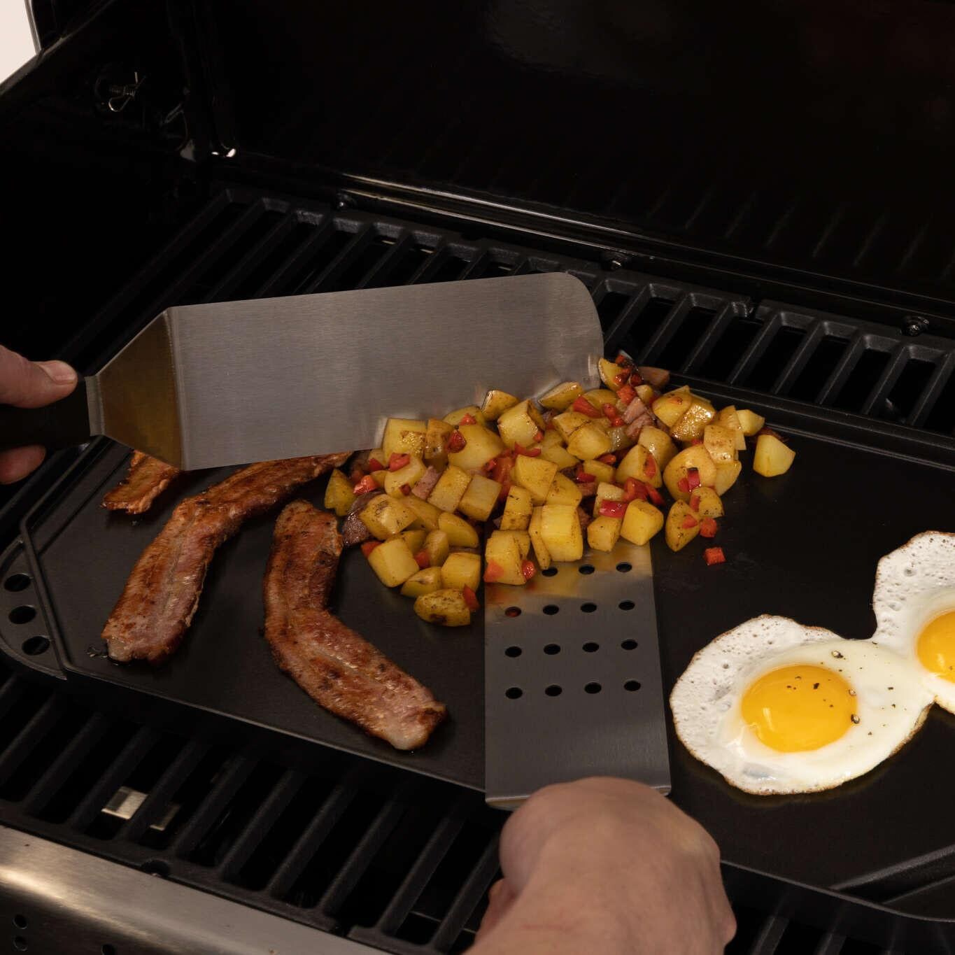 Broil King Flat Top/ Griddle Cooking Set - 5 Pc - 49005 - Spatulas - Lifestyle thumbnail
