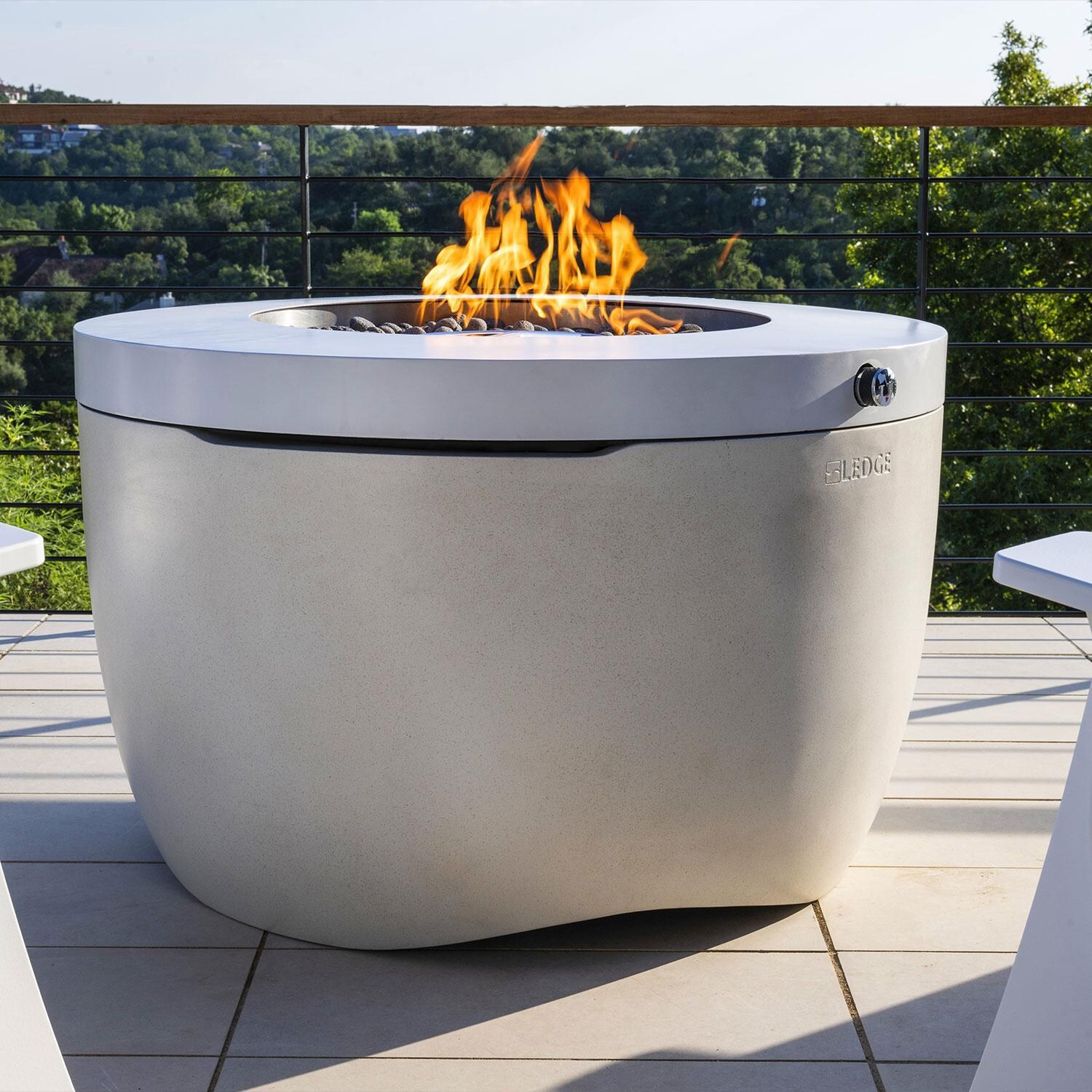 Halo 40-in Round Powder Coated Steel Propane Fire Pit in Moonrise by Ledge Lounger