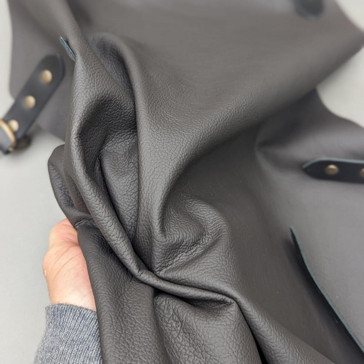 Stalwart Crafts 4415.L.A Deluxe Slate Leather Basic Apron - Apron Front - Detail thumbnail