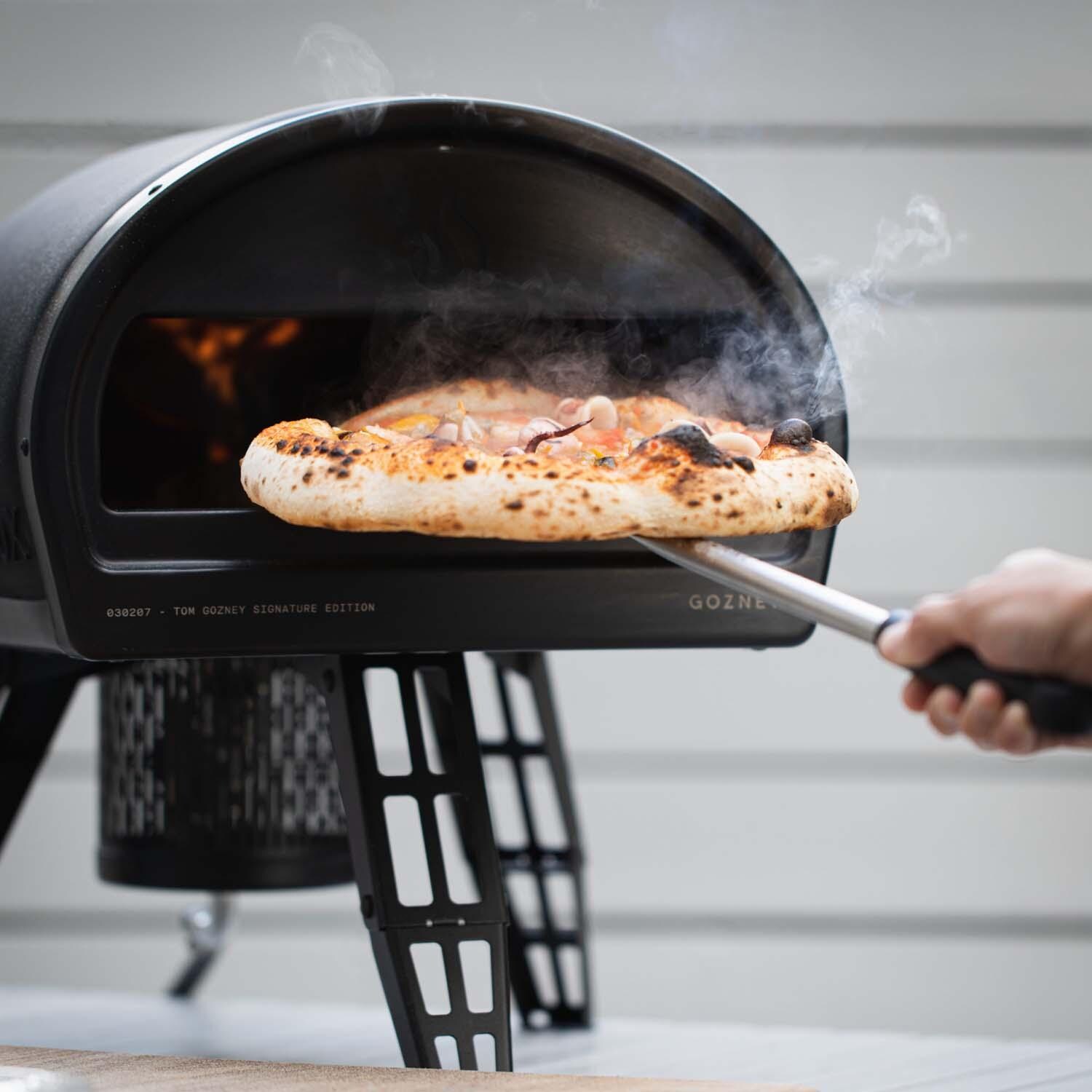Gozney GRPBKUS1615 Roccbox Propane Pizza Oven - Black - Lifestyle thumbnail