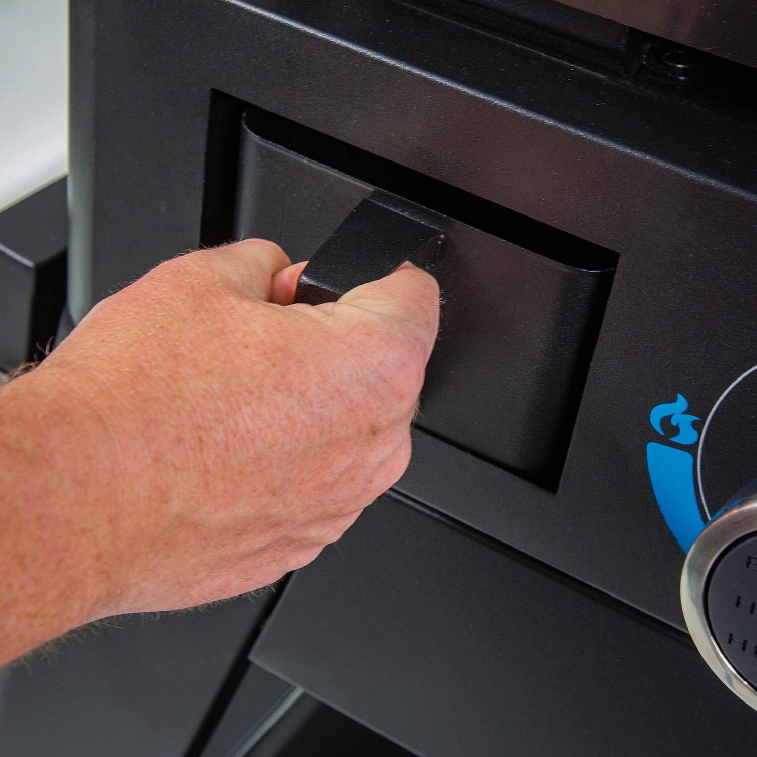 Pit Boss 10782 Ultimate Lift Off 4 Burner Propane Griddle - Grease Tray - Detail thumbnail