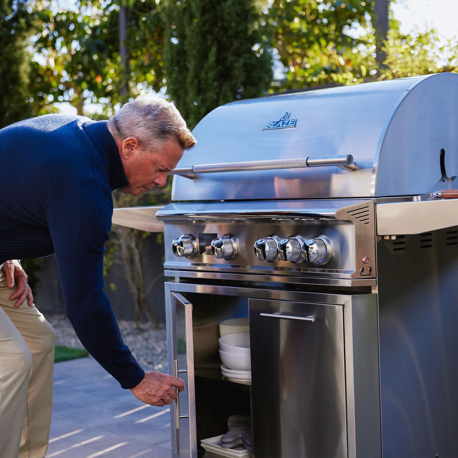 Blaze BLZ-4LTEPRO-NG Freestanding Natural Gas Grill - Lifestyle thumbnail