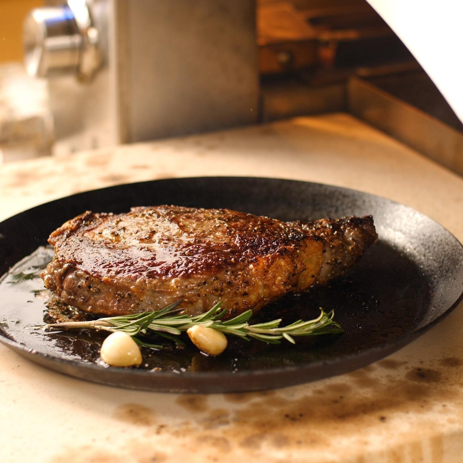 Lynx LPZA-NG Professional Napoli 30-Inch Built-In / Counter Top Natural Gas Outdoor Pizza Oven - Pan Searing Steak - Detail thumbnail