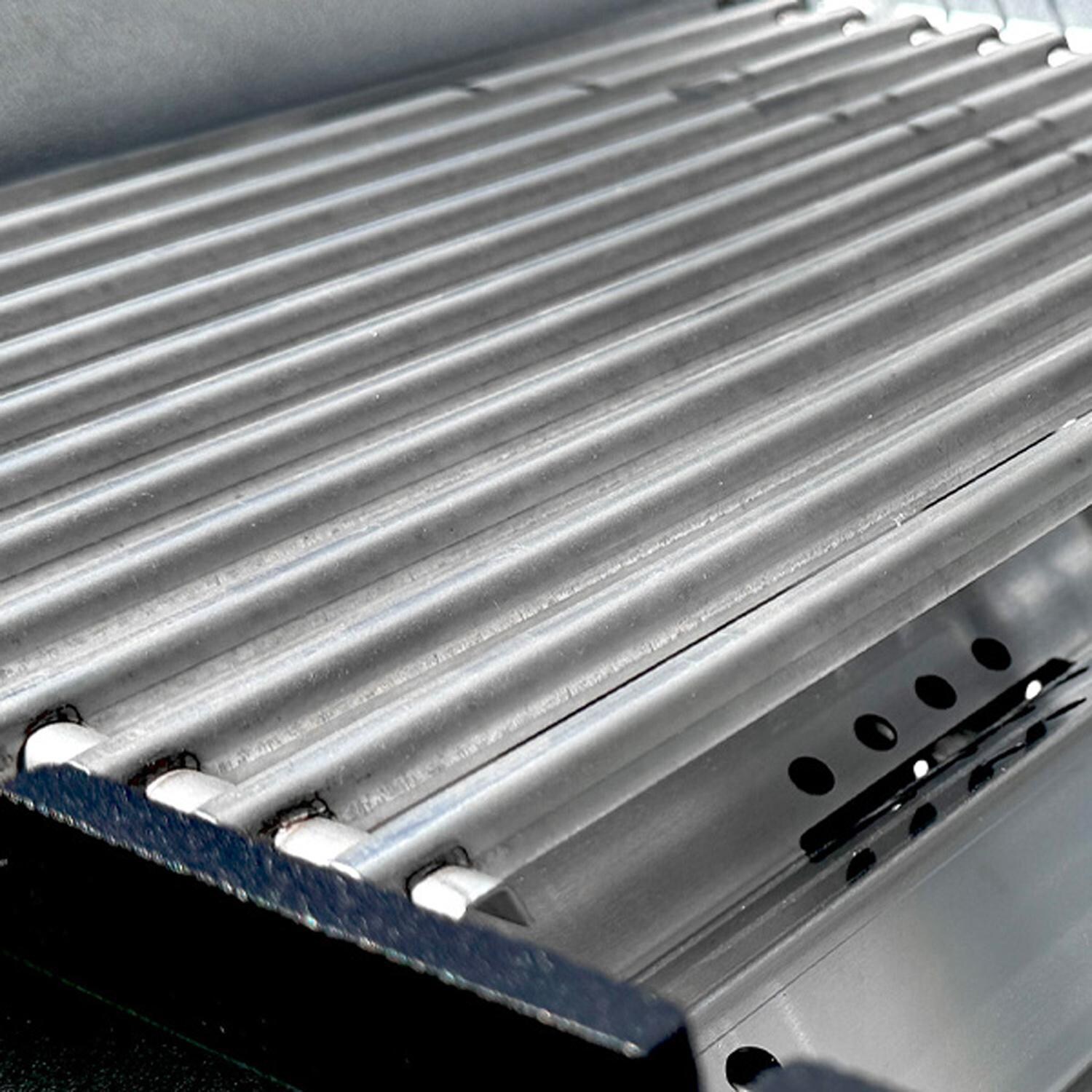 Charmglow CHRM40PM-N PatioPro Natural Gas Grill w/ Patio Post - Black - Cooking Grid - Detail thumbnail