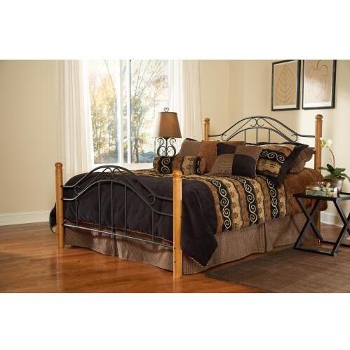 Hillsdale Winsloh Black And Medium Oak Metal And Wood Post Bed Set With