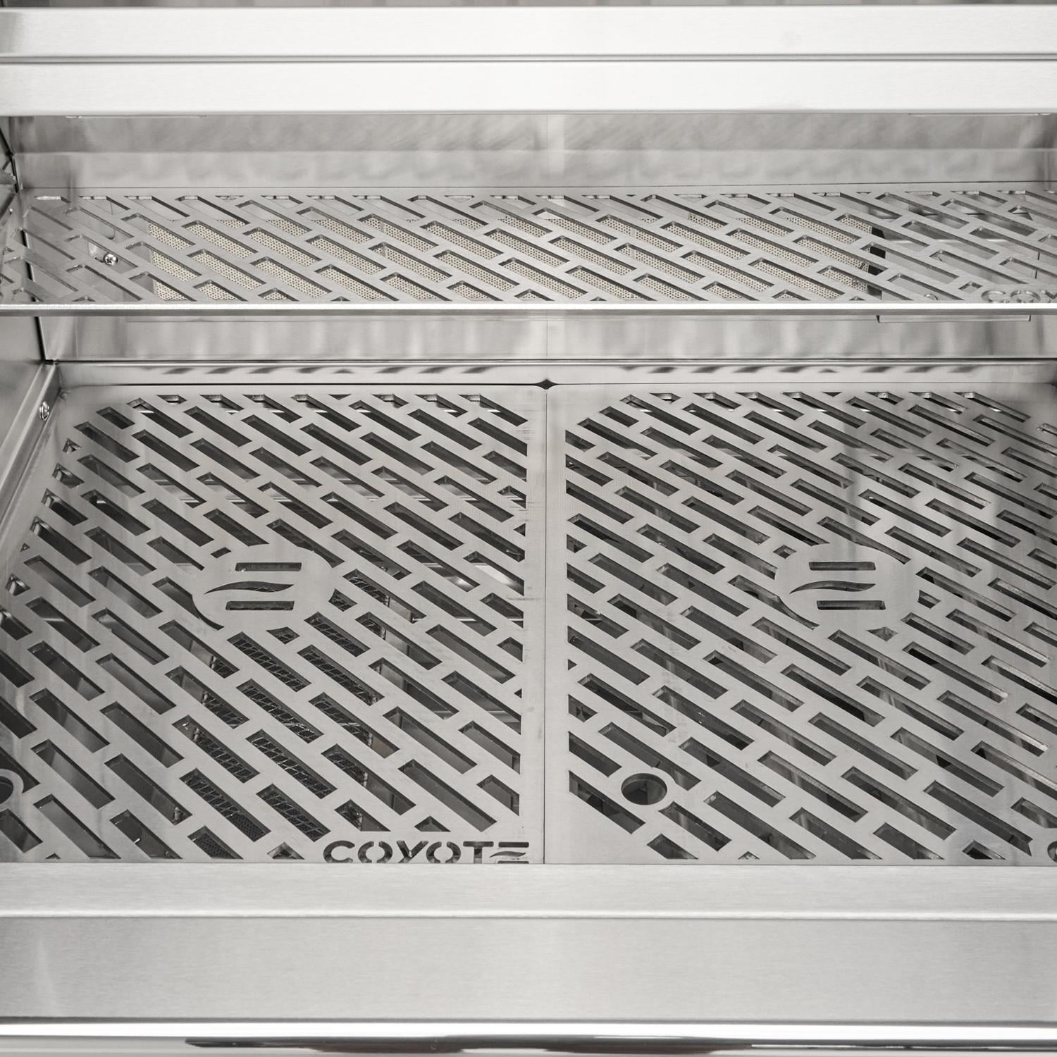 Coyote SL-Series 36-in 4-Burner Propane Grill - Interior - Detail