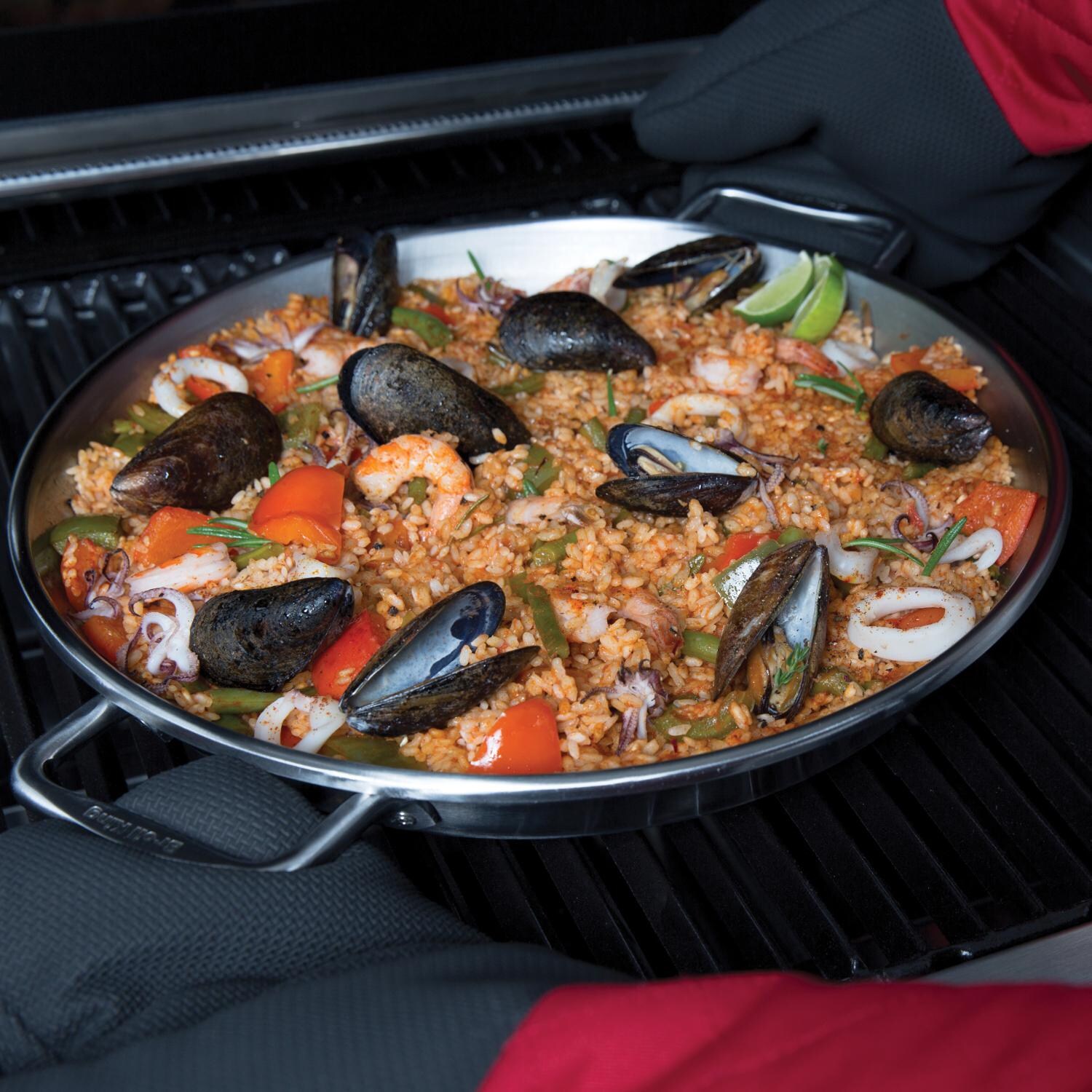 Broil King 14-Inch Round Stainless Steel Paella Pan