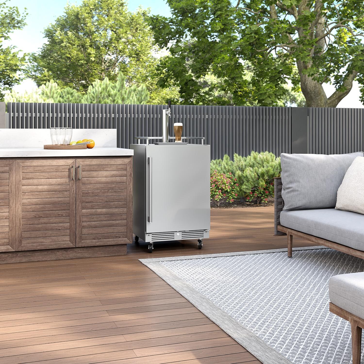 Zephyr PRKB24C01AS-OD Presrv 24 Inch Outdoor Kegerator & Beverage Cooler - Freestanding (Shown w/ Single Tap) - Lifestyle thumbnail