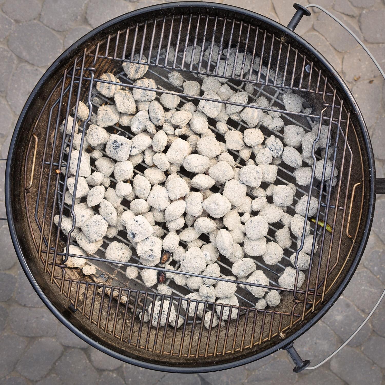 Weber 1500064 Master Touch 26-Inch Charcoal Grill With Gourmet BBQ System Cooking Grate in Black - Charcoal in Grill - Lifestyle thumbnail