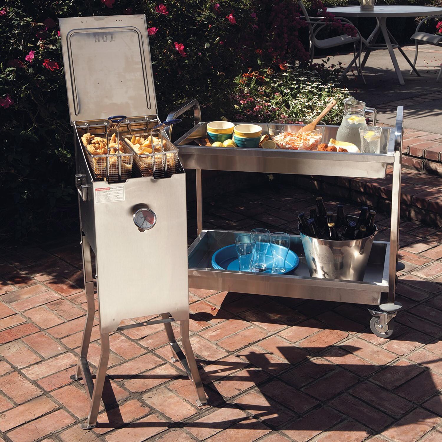 Bayou Classic 700-701 4-Gallon Stainless Steel Fryer With Two Stainless Steel Baskets - Lifestyle