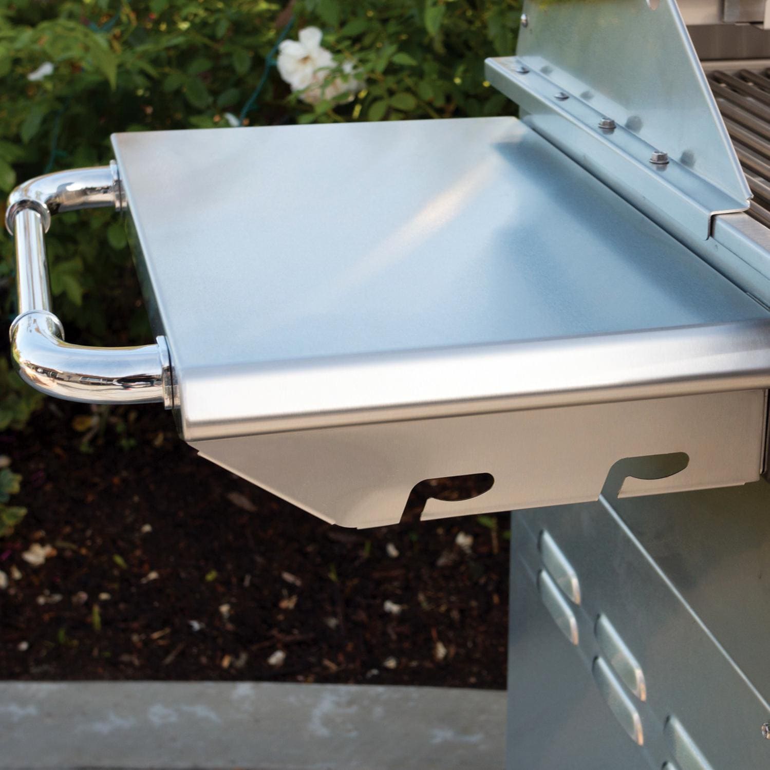 Bull 44000 Angus 30-in 4-Burner Freestanding Propane Gas Grill - Stainless Steel Side Shelf - Detail thumbnail