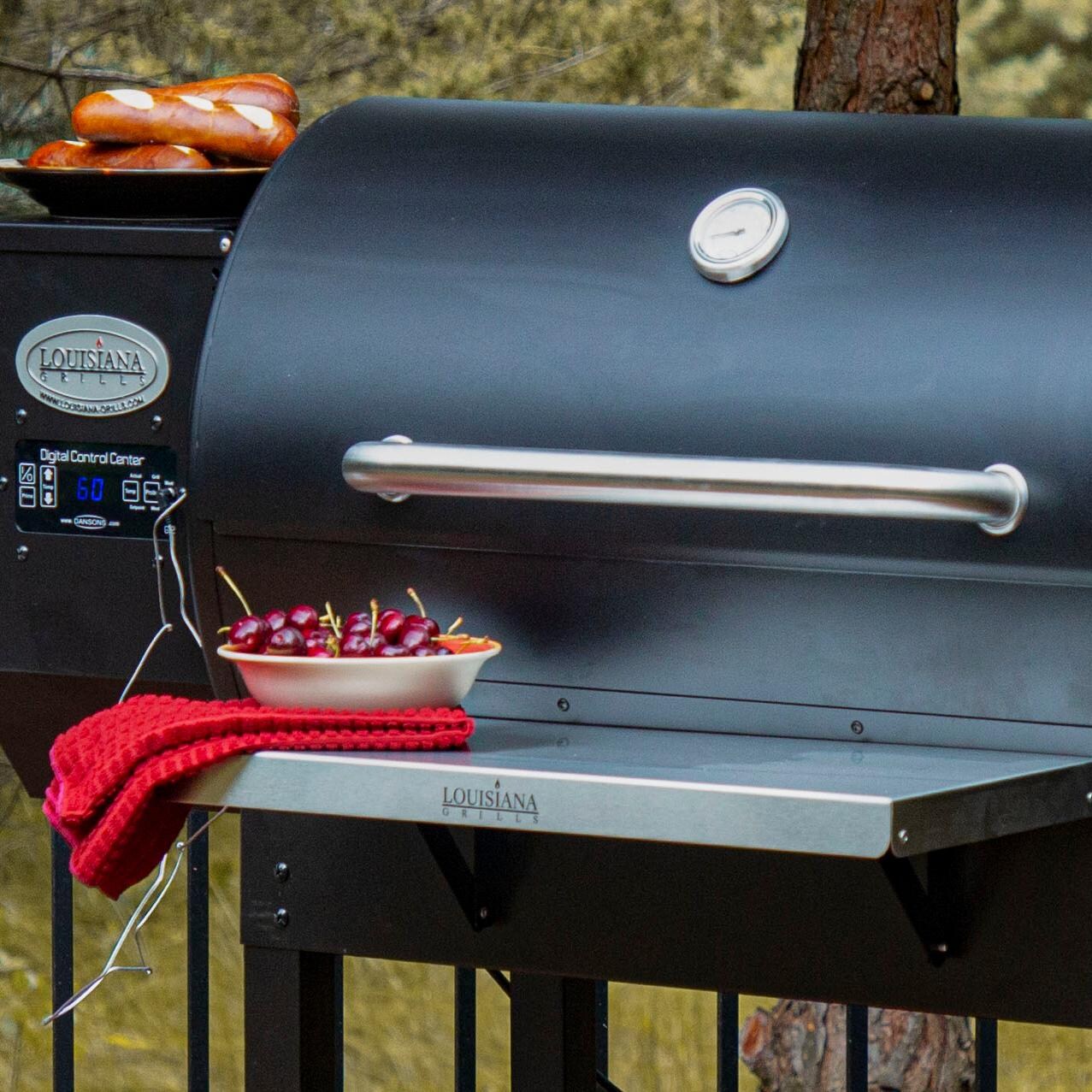 Louisiana Grills - 60910 - LG900C2 Wood Pellet Grill - Lid Closed thumbnail