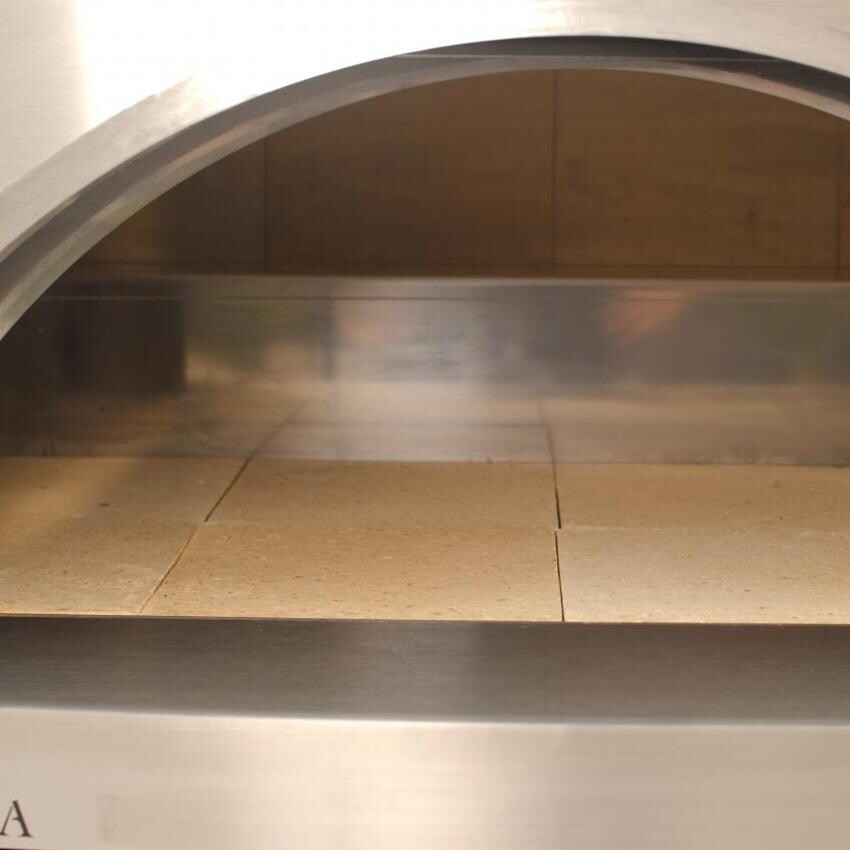 Forno Venetzia Torino 500 62-Inch Outdoor Wood-Fired Pizza Oven - Inside Oven - Detail thumbnail