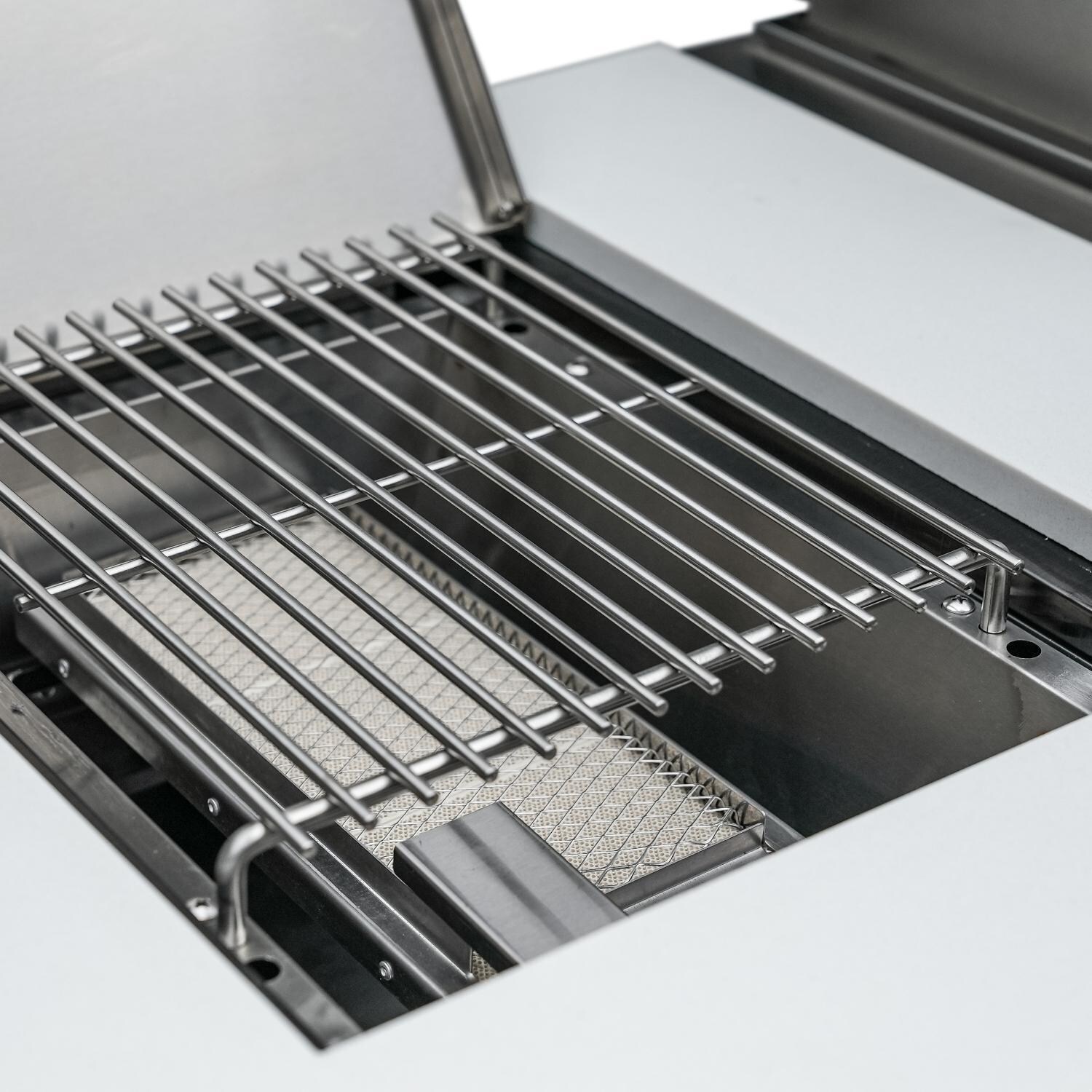 Mont Alpi - MAi805-D - Deluxe Gas Island Grill - Stainless Steel - Ceramic Infrared Side Burner - Detail thumbnail