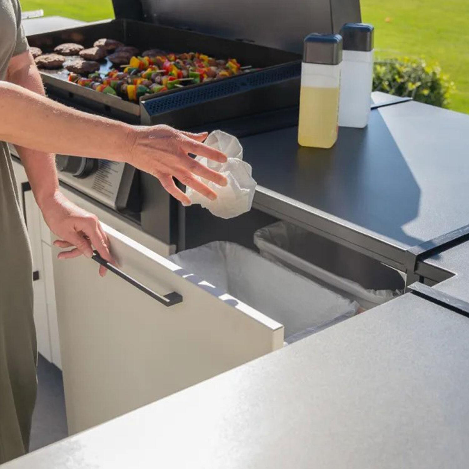 Blackstone 6400 24-Inch Kitchen Trash Bin Module - Maintenance - Detail thumbnail