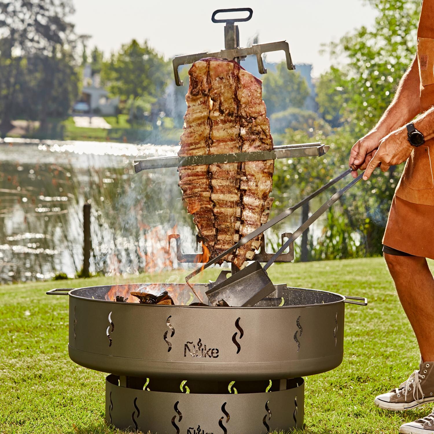 Nuke PATAGONIA Patagonia Wood Firepit and Grill - Fire Tending thumbnail