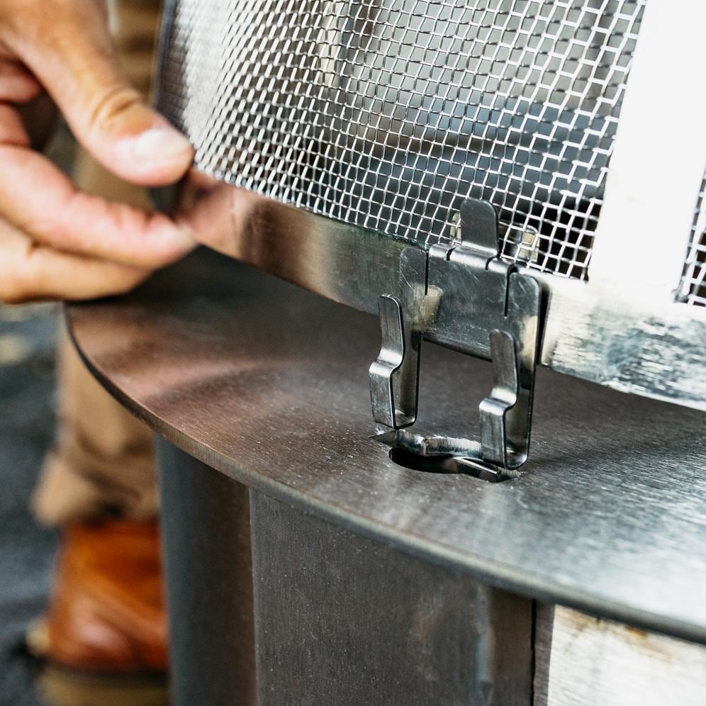 Breeo BR-SS19 X/Y Series 19 Inch Stainless Steel Spark Screen - Clip Installed - Detail thumbnail