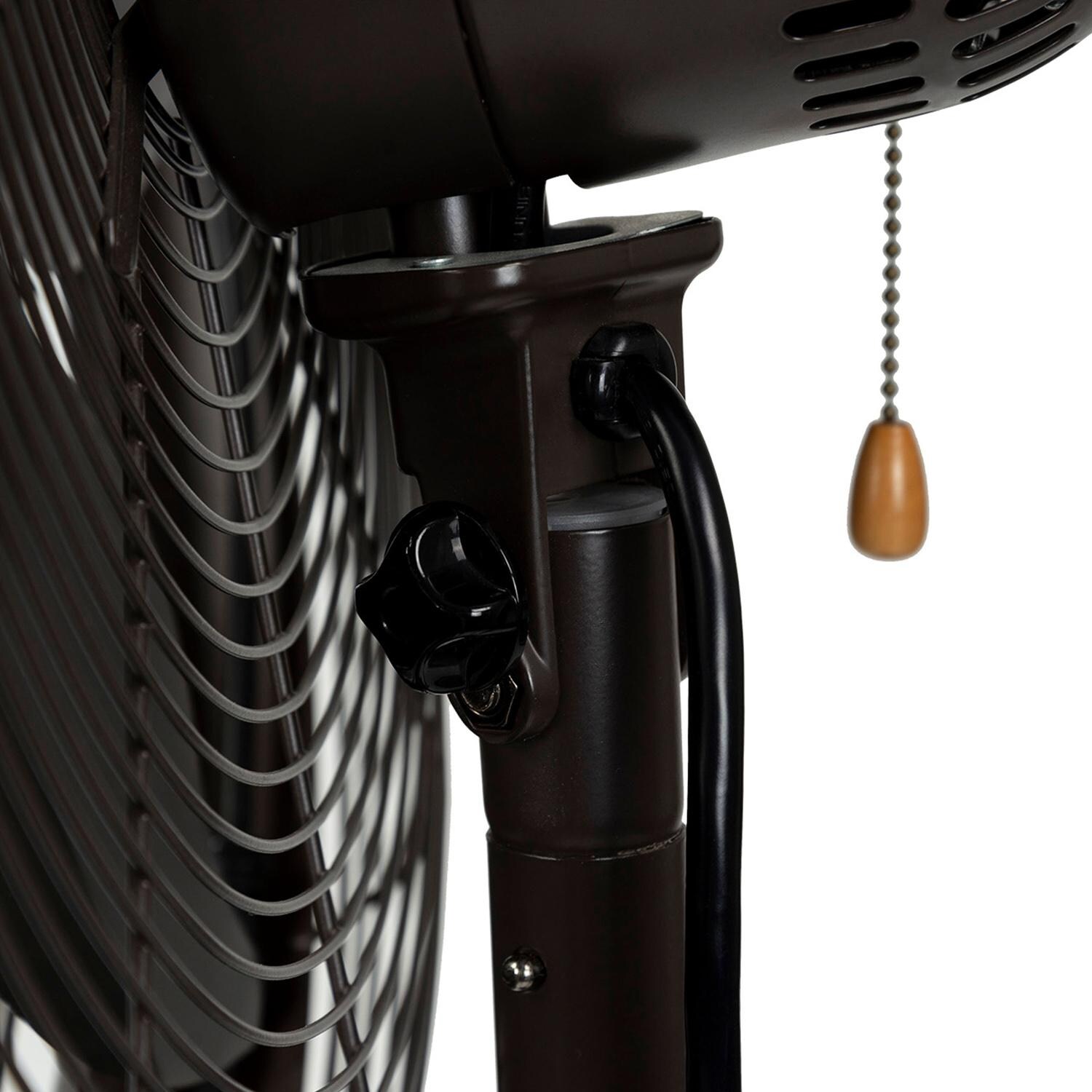 NewAir AF-600 18-in Misting & Oscillating Pedestal Fan for Indoor & Outdoor w/ Adjustable Height & Head Tilt - 2800 CFM - Fan Chain - Detail thumbnail