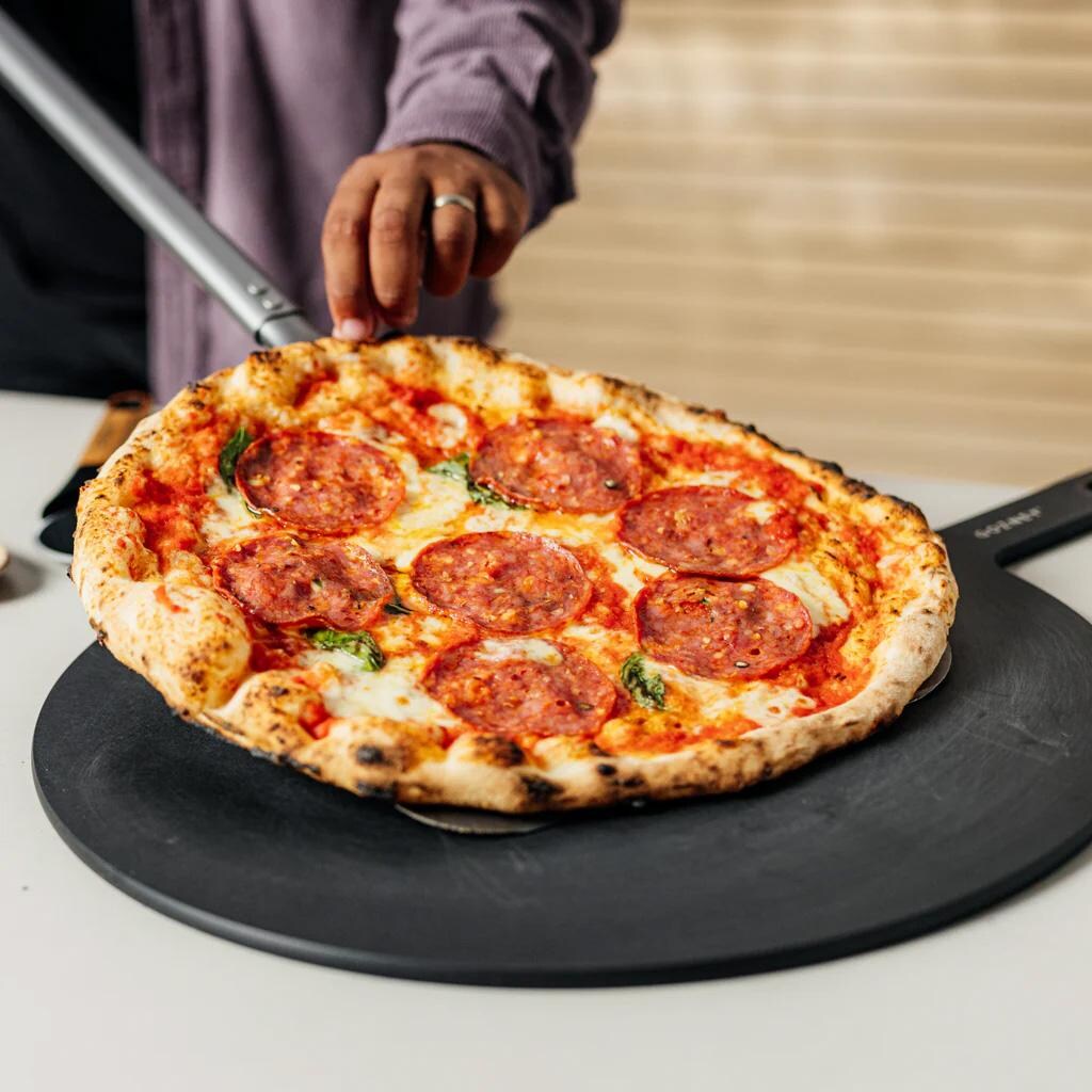 Gozney AD1678 Pizza Peel & Server - Large - Lifestyle thumbnail