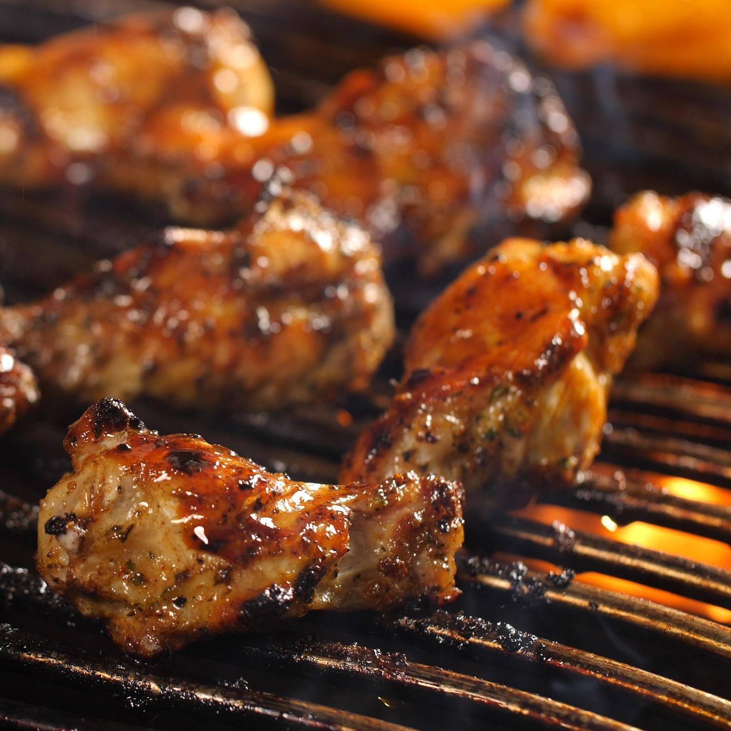 Napoleon Rogue 525 - Grilling Chicken thumbnail