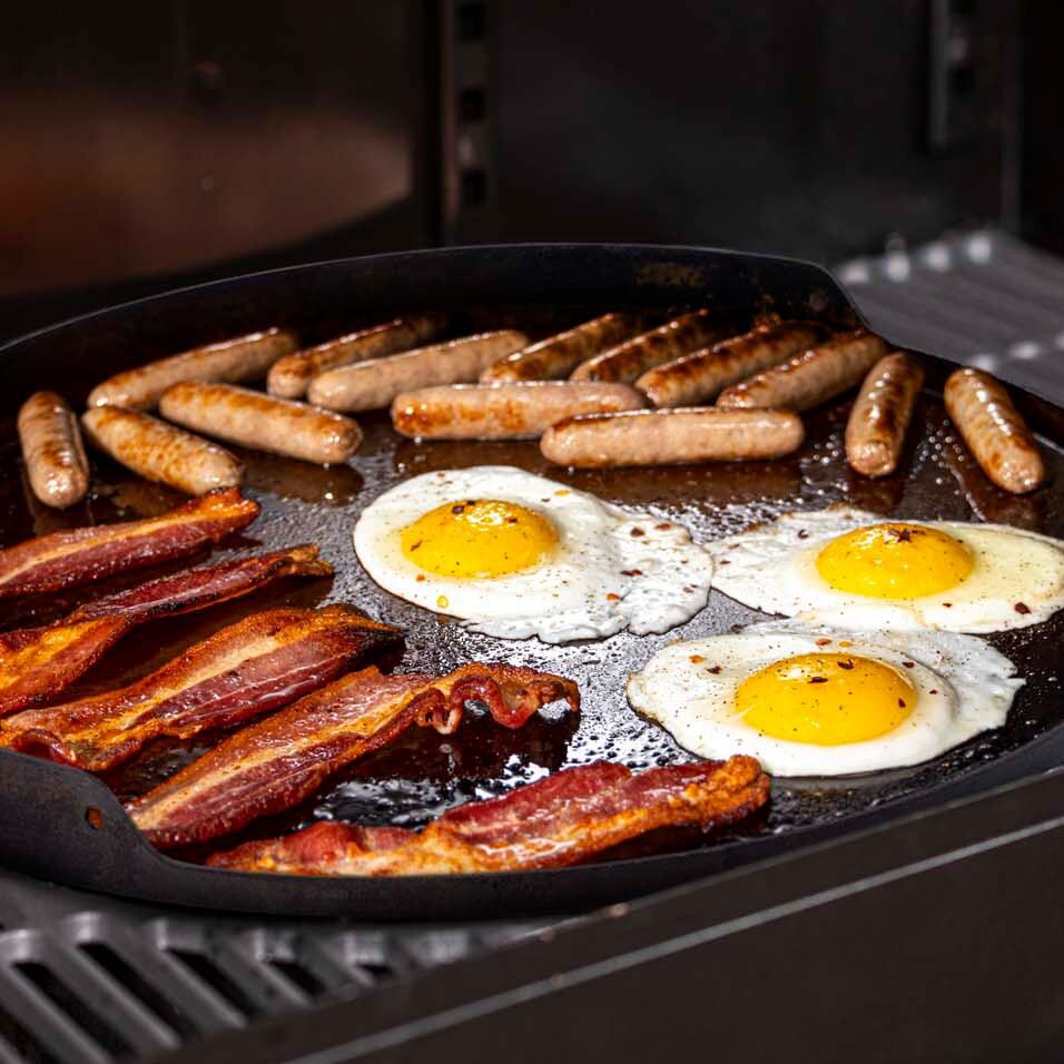 Oklahoma Joe's 7577447P04 Griddle & Pizza Steel - Eggs, Sausage, & Bacon - Lifestyle thumbnail