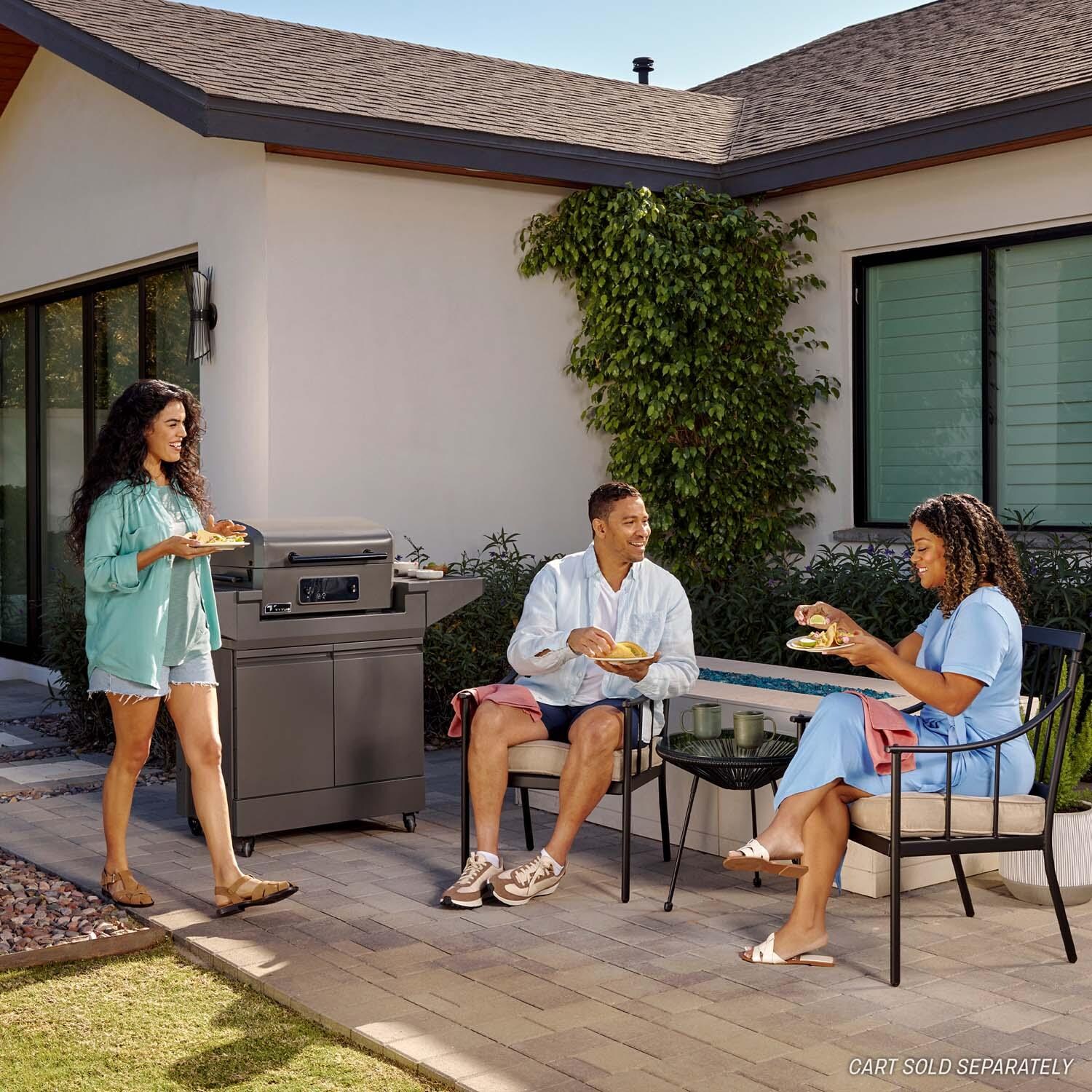 TYTUS TDT-GHS-EGRD Emberwood Electric Griddle - Eating w/ Family - Lifestyle thumbnail