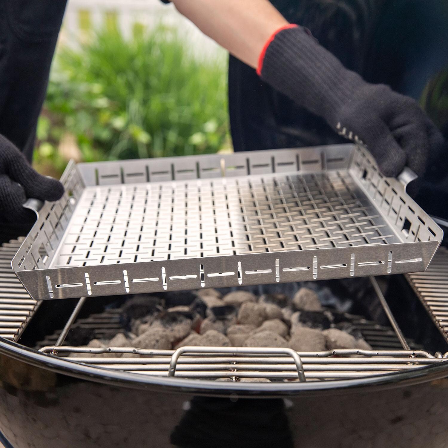 Weber 1500065 Master Touch 26-Inch Charcoal Grill With Gourmet BBQ System Cooking Grate in Smoke - Grill Topper - Detail thumbnail