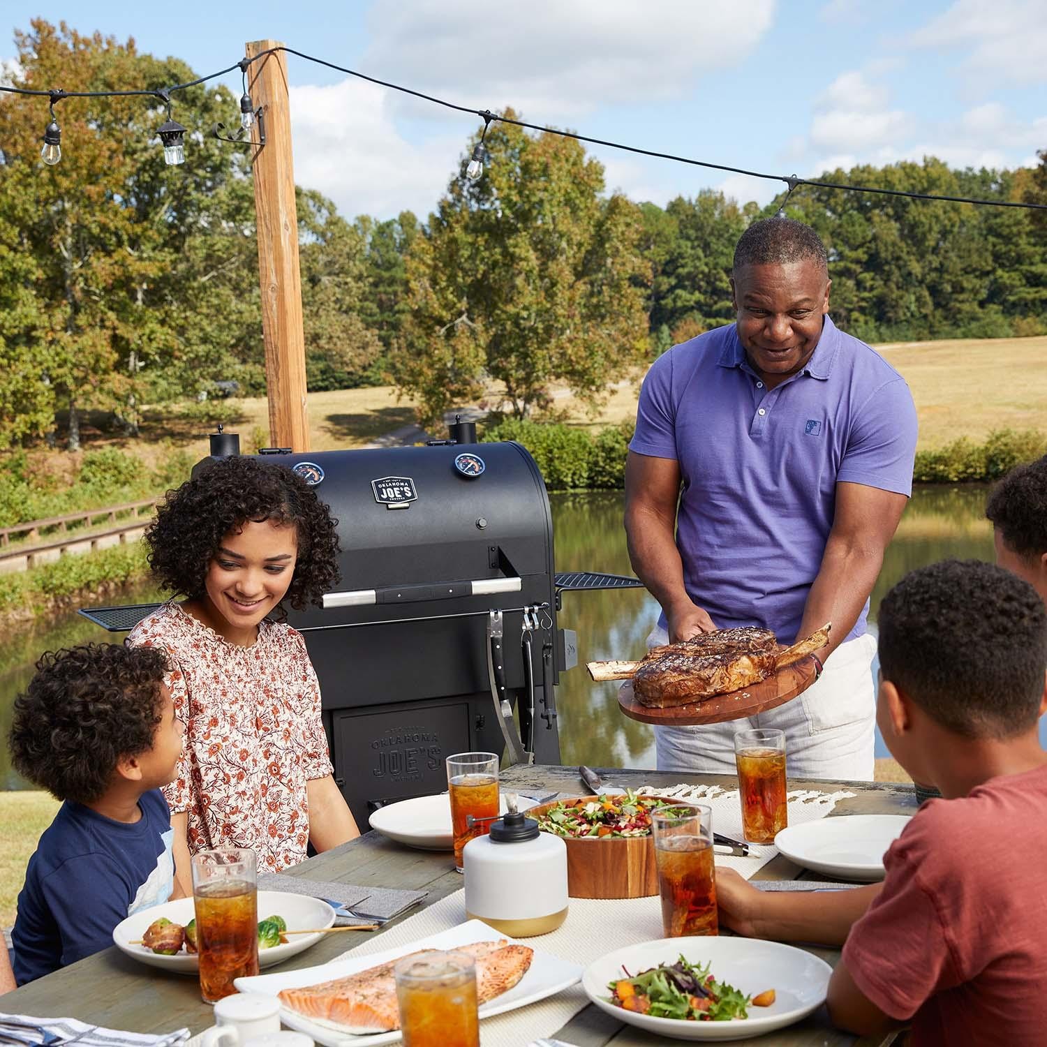 Oklahoma Joe's Marshal Centerbox Smoker - 23202164 : BBQGuys