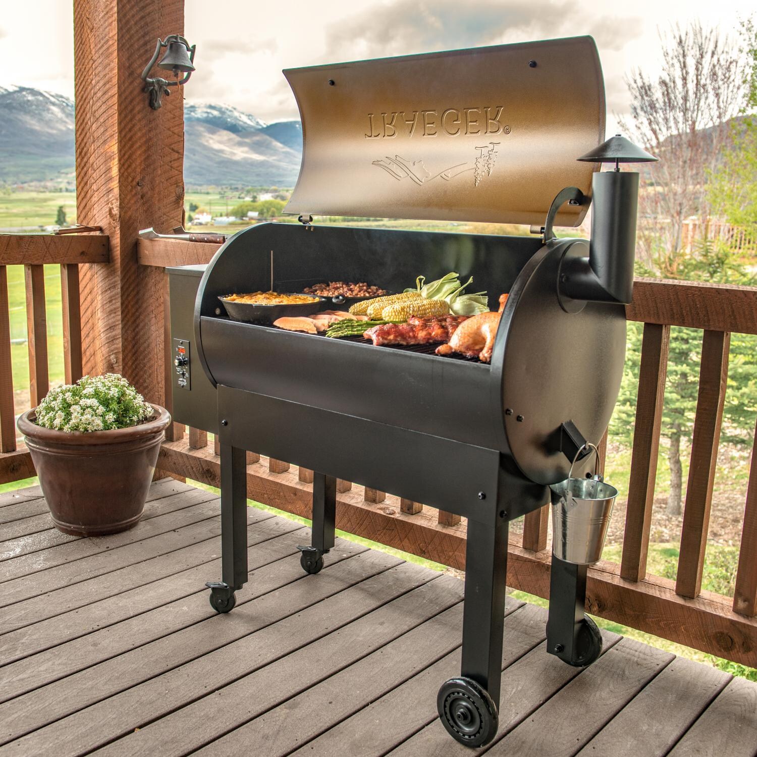 Traeger Texas Elite 34 Pellet Grill On Cart thumbnail