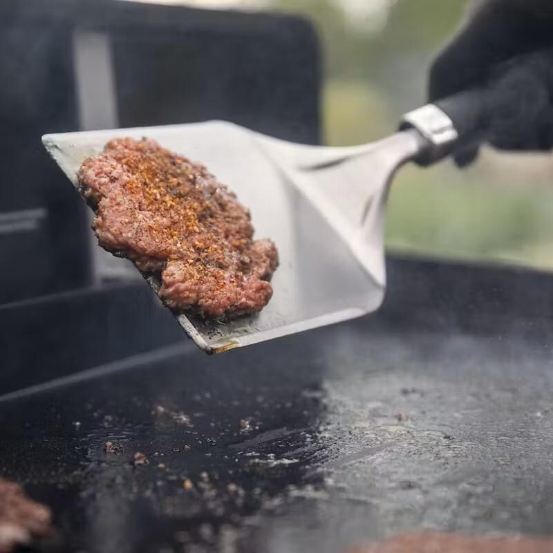 Weber Grills 3400061 Weber Smashed Burger Set - Spatula Flip - Lifestyle thumbnail