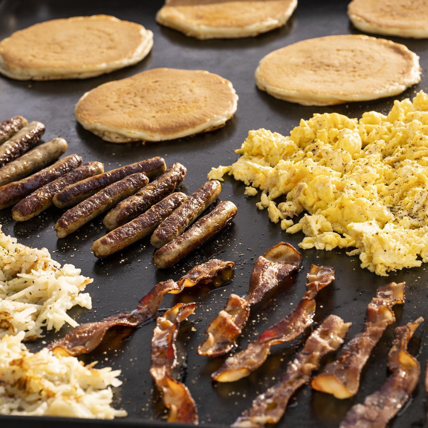 Blackstone - 1866 - Original 36-Inch Griddle Cooking Station W/ Hard Cover - Loaded With Food thumbnail