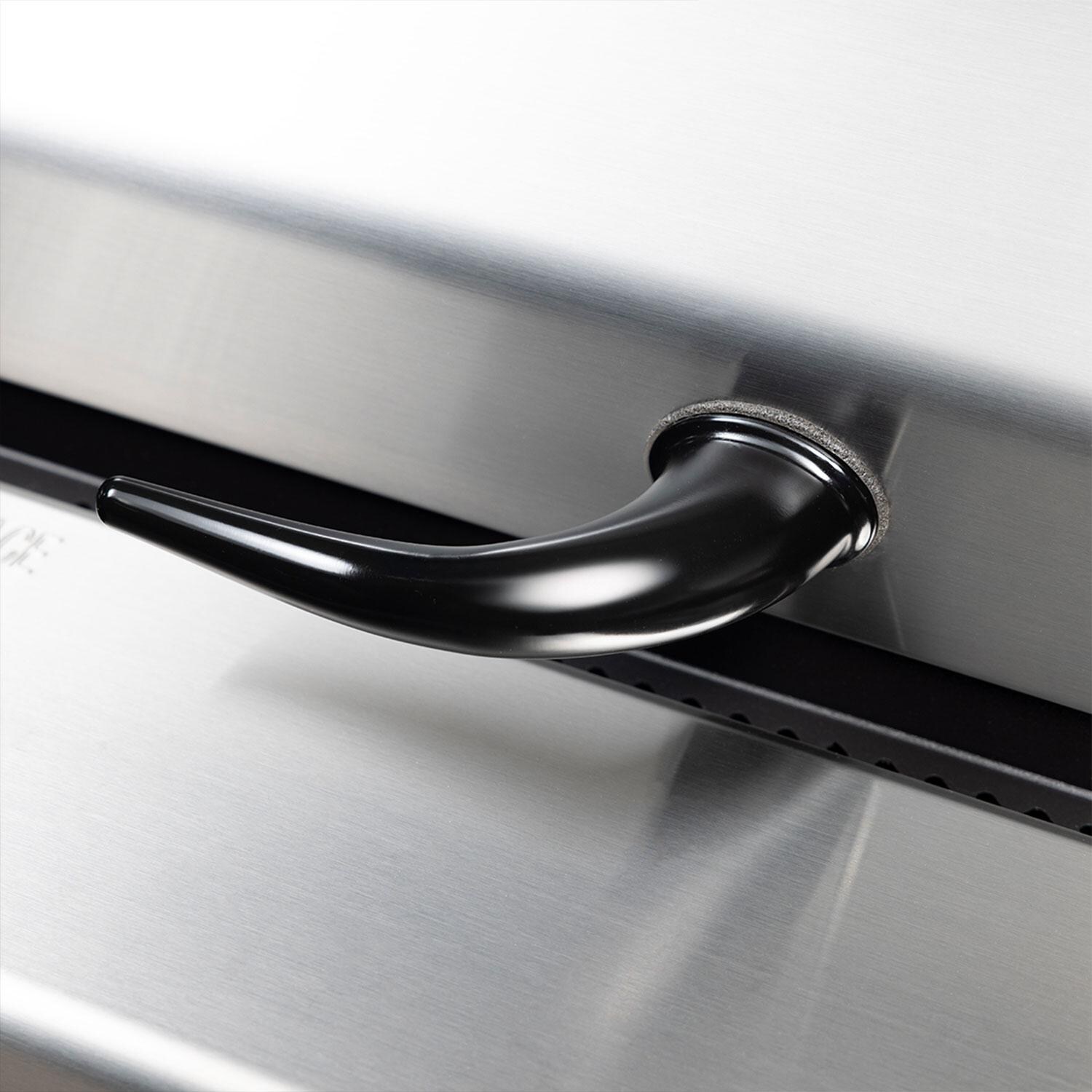 recteq RT-825XF X-Fire Pro 825 4-Burner Wood Pellet Grill - Bull Horn Hood Handle - Detail thumbnail