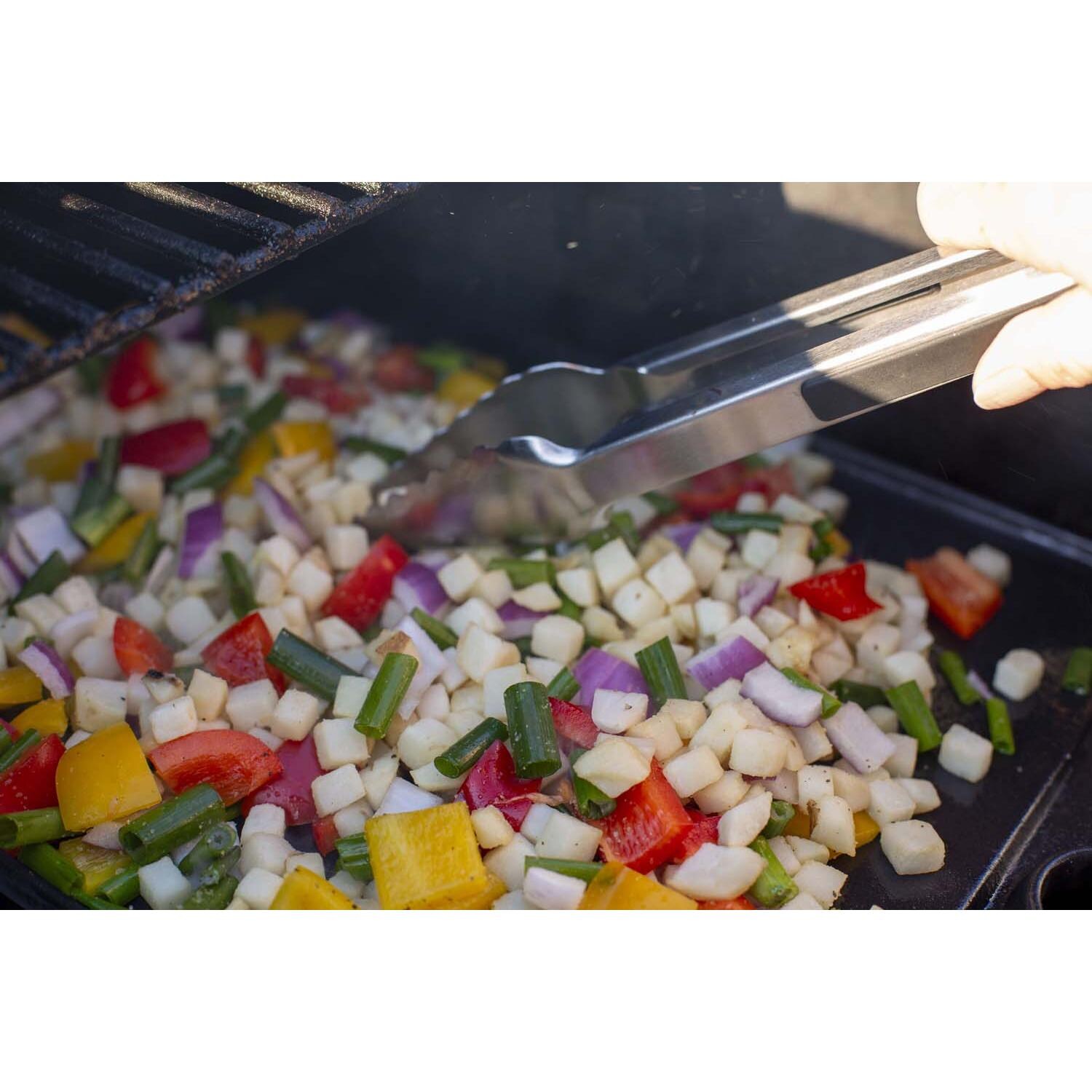 Broil King 495051 Regal 400 Wi-Fi & Bluetooth Controlled 26-in Pellet Grill - Grilling Veggies - Lifestyle thumbnail