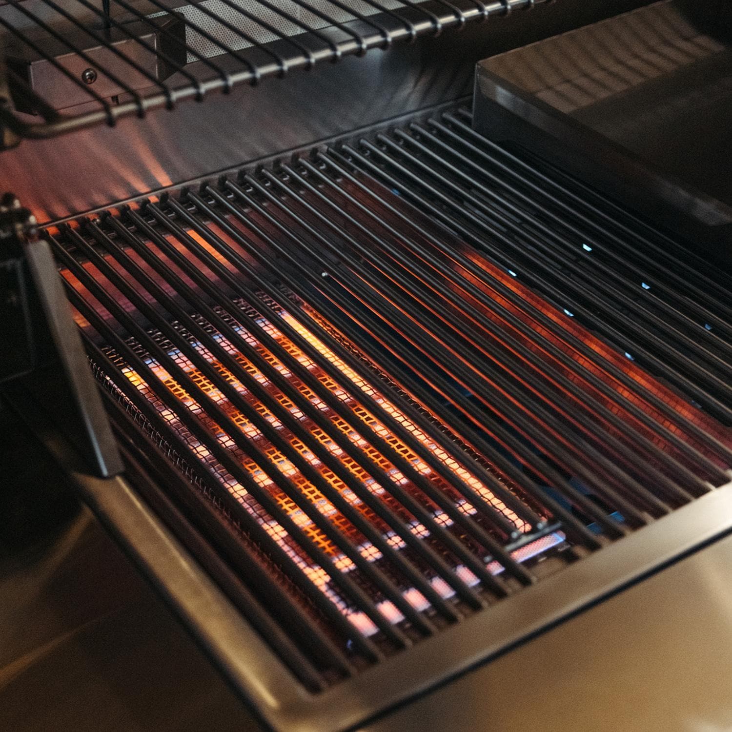 American Made Grills Estate 42-Inch Freestanding Grill ESTFS42-NG - Natural Gas - Infrared Burner - Lifestyle thumbnail