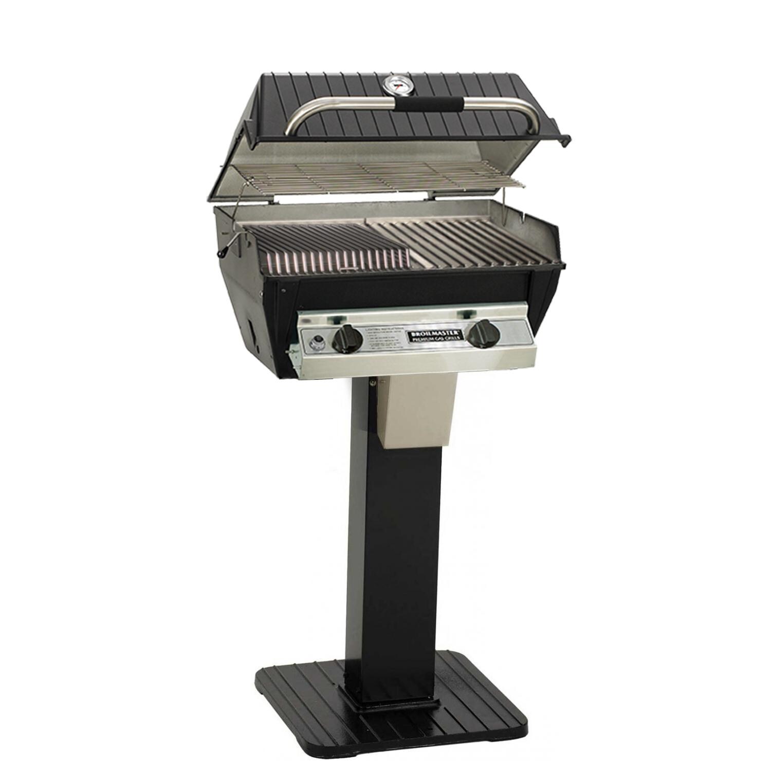 Broilmaster R3BN Infrared Combination Gas Grill On Black Patio Post thumbnail