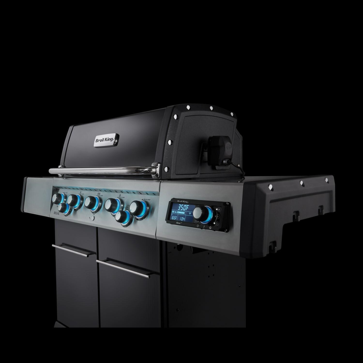Broil King 688244 Regal Q 590 Pro IR Propane Grill - Glamour Blue Knobs - Detail thumbnail