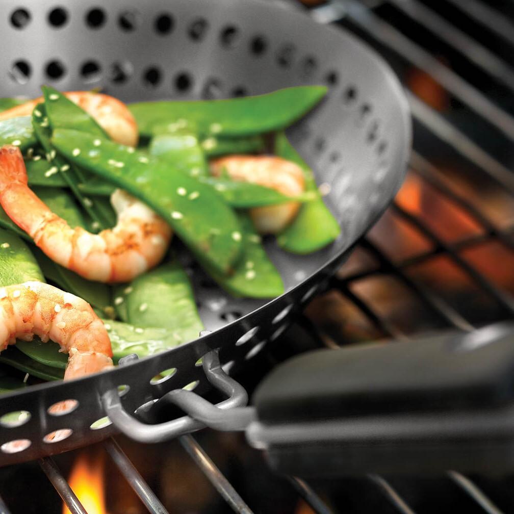 Black Non-Stick BBQ Skillet Grill Basket - Handle Close-Up thumbnail