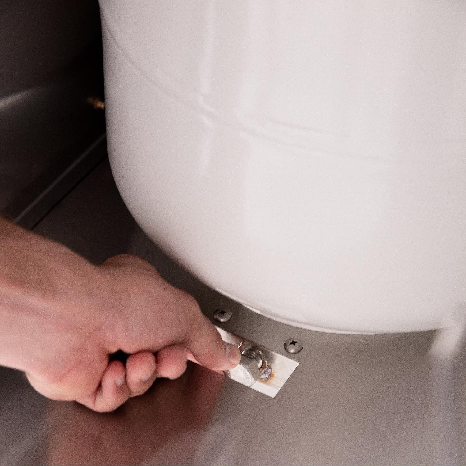 Summerset SIZ26-LP Sizzler 26-Inch 3-Burner Propane Grill - Tank Storage thumbnail