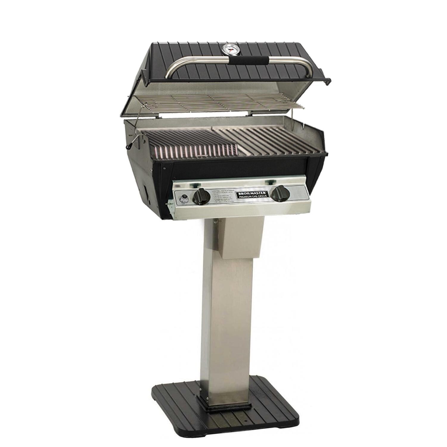 Broilmaster R3BN Infrared Combination Gas Grill On Stainless Steel Patio Post thumbnail