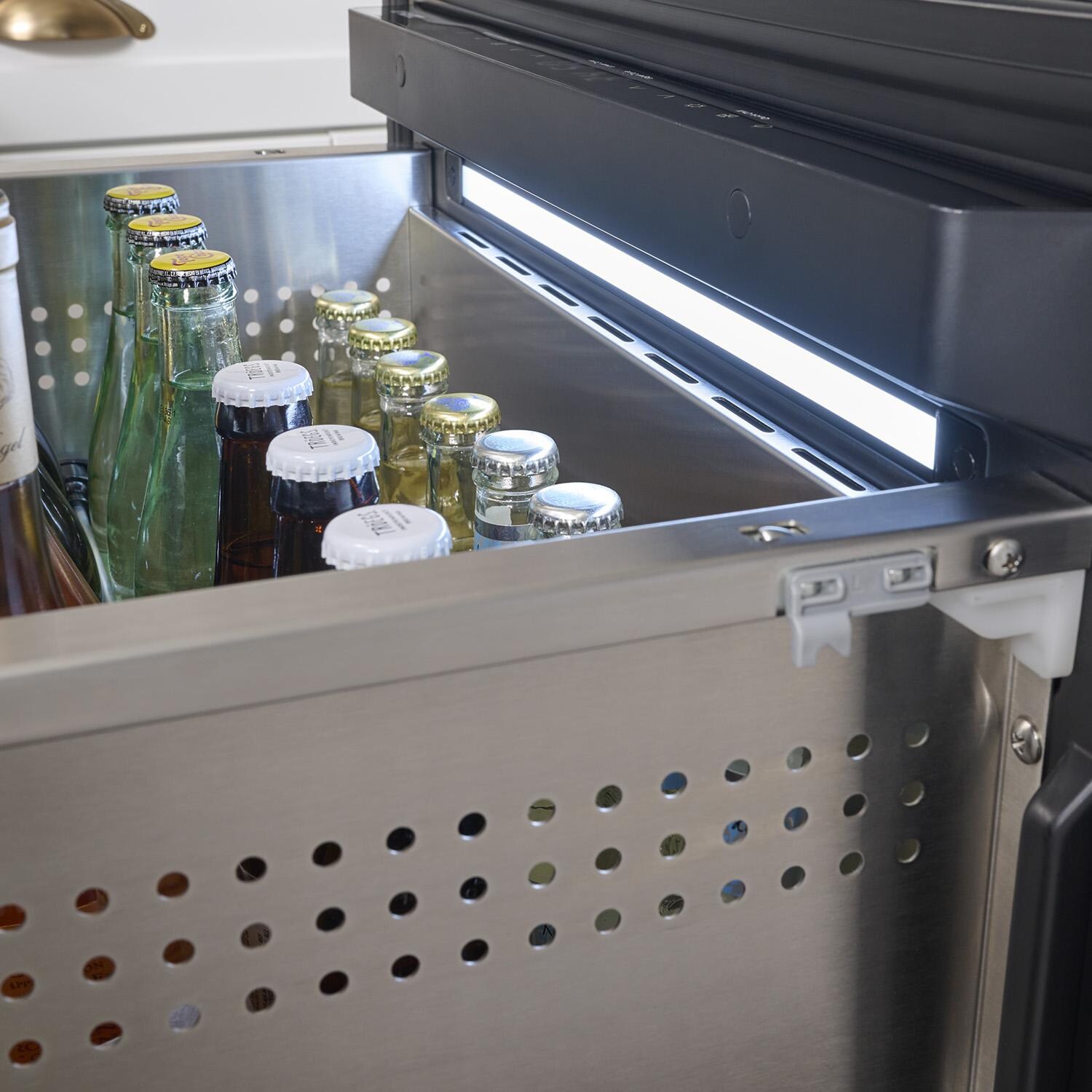 Zephyr PRRD24C2AS-OD Presrv 24-in 5.1 Cu. Ft. Dual Zone Outdoor Refrigerator Drawers - White Drawer Light - Detail thumbnail