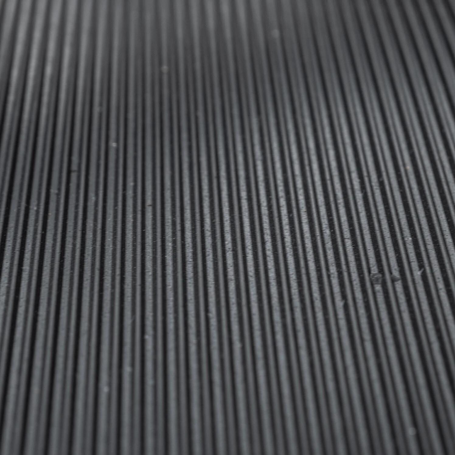 BBQGuys Signature BBQ-WLD-3777-36R 36-Inch Round Rubber BBQ Grill Mat - Edge Detail 2 thumbnail