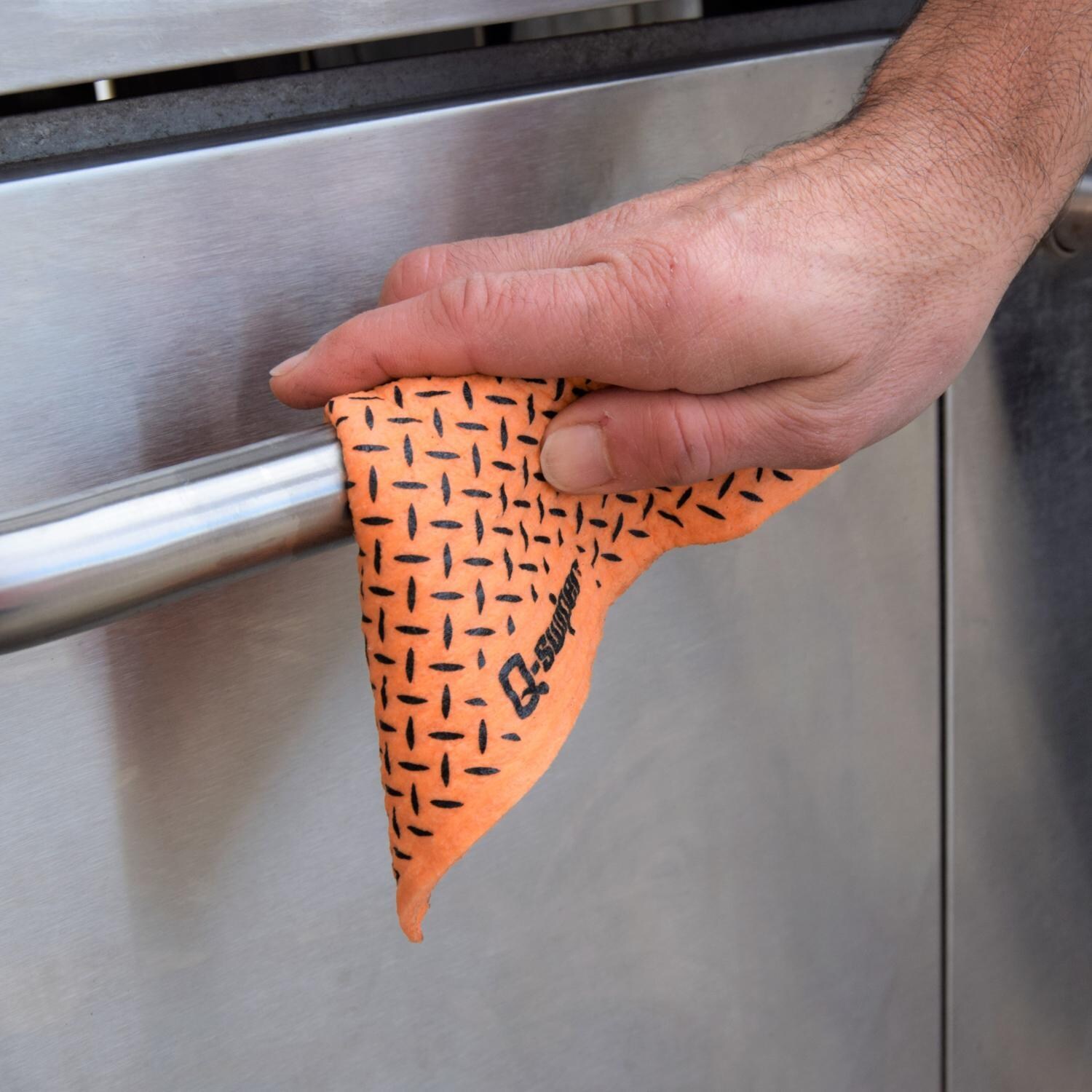 Proud Grill Company 1653B Q-Swiper Gift Bundle Set - Cleaning Handle - Lifestyle thumbnail