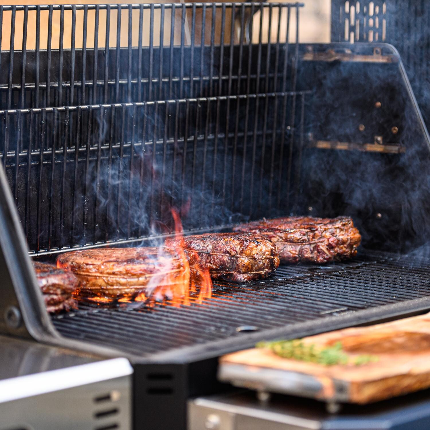 Masterbuilt - MB20041220 - Gravity Series 1050 Digital Charcoal Grill + Smoker - Searing Steak thumbnail