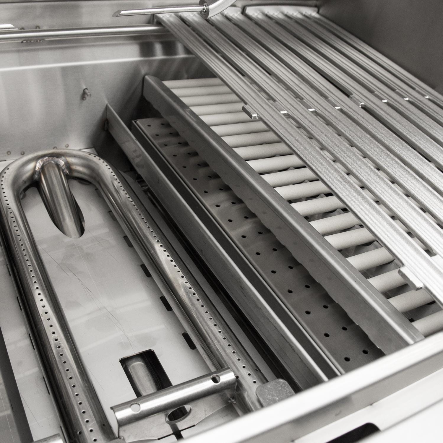DCS BH1-36-L Series 7 36-in 3 Burner Built-In Propane Gas Grill w/ Integrated Smoker Box & Independent Burner - Ceramic Rod Flame Tamers and Cooking Grids - Detail thumbnail